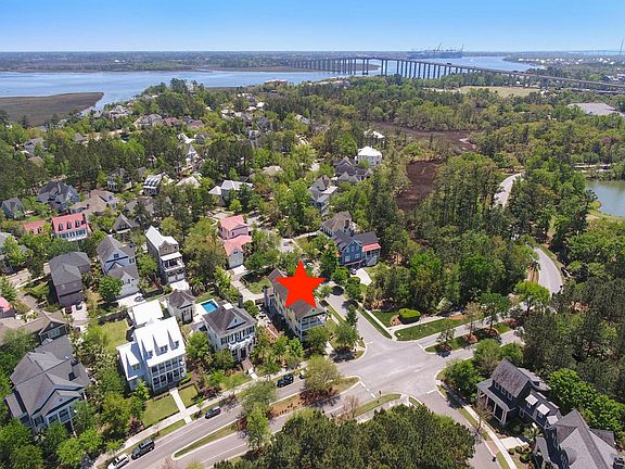 2nd image of 104 Island Park Dr