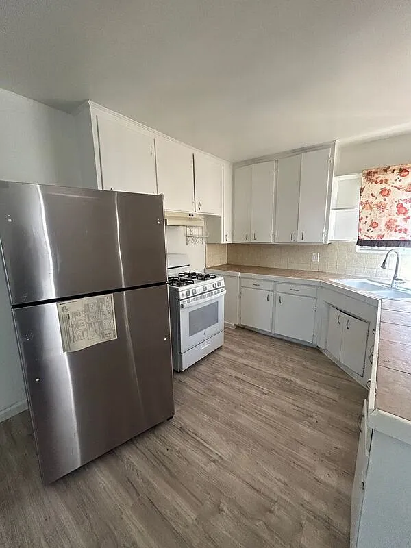 3 bed, 2.0 bath, 1800 sqft, $3,000 — Photo 1