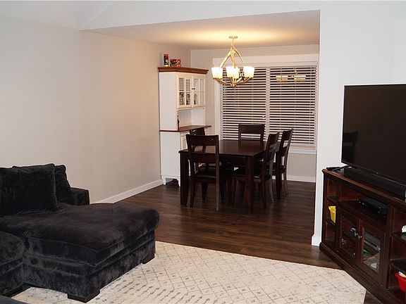 4th image of 17410 96th Avenue Ct E