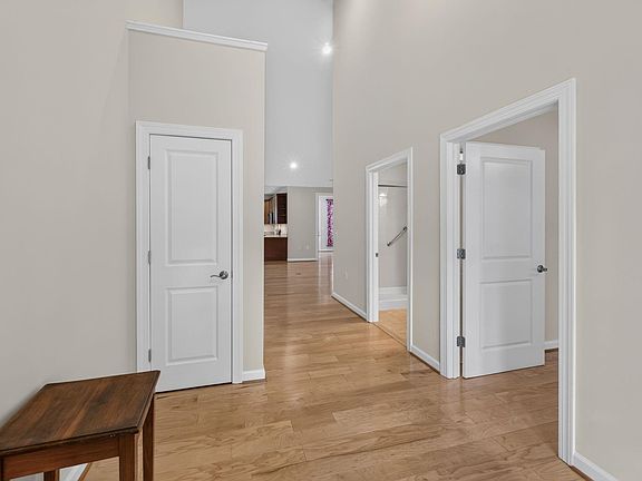 3rd image of 1824 Barefoot Ct