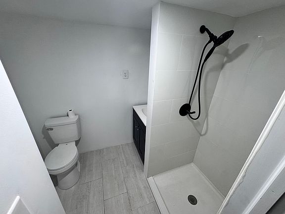 4th image of 1580 Summit Ave #2