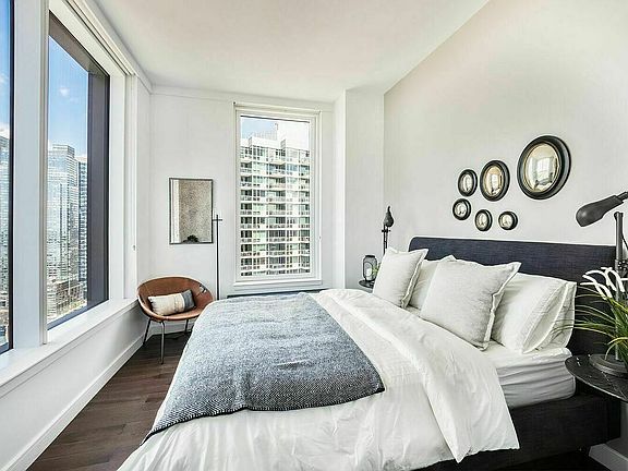 5th image of 515 W 36th St APT 18F