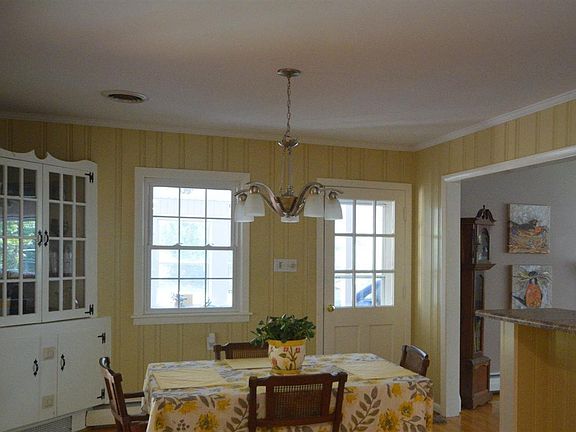 4th image of 110 Howard Dr