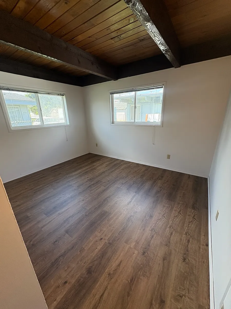 Building Photo - 610 Queen Ave #A