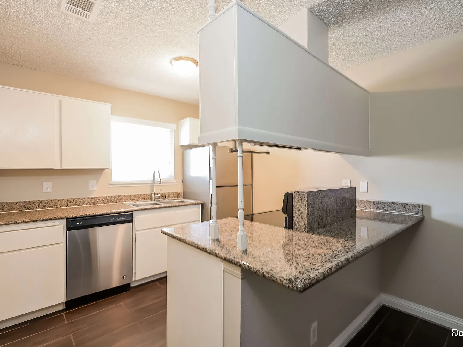 3 bed, 2.0 bath, 1622 sqft, $2,150 — Photo 2