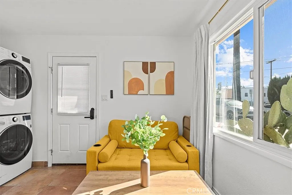 1 bed, 400 sqft, $2,500 — Photo 3