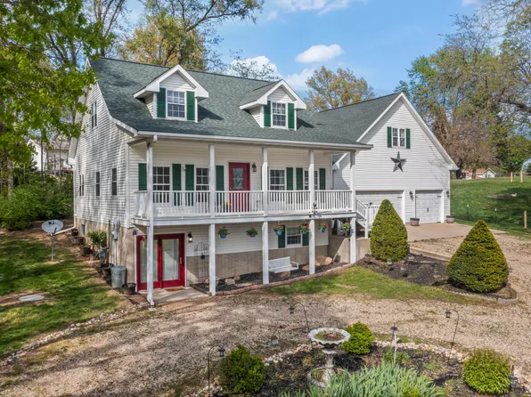 1015 Lawndale Ave, Lacon, IL 61540