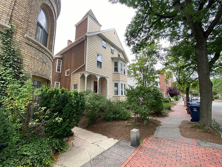 381 Harvard St — Photo 8