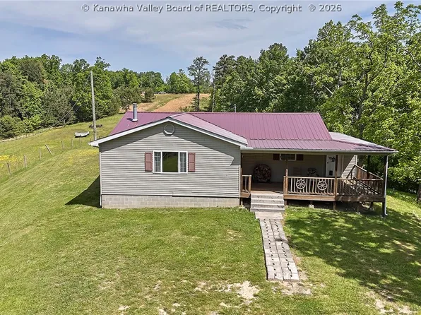 498 Little Queen Rd, Clendenin, WV 25045