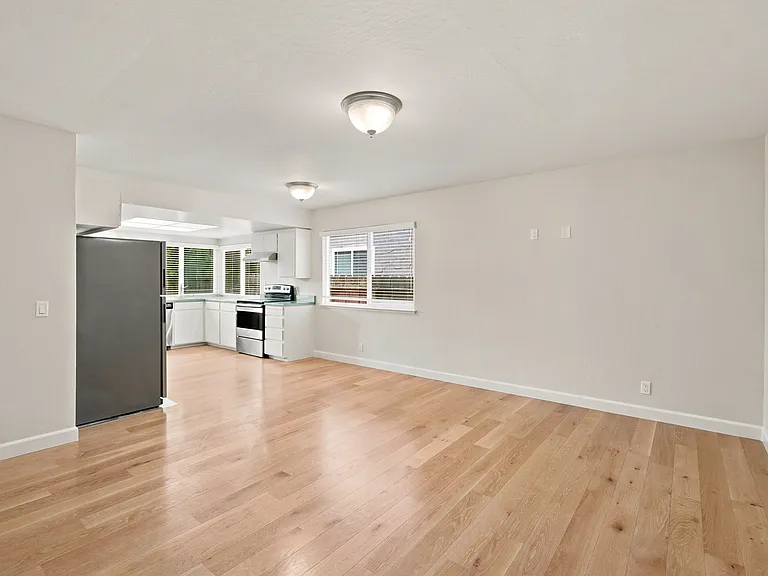412 Kehoe Ave — Photo 6