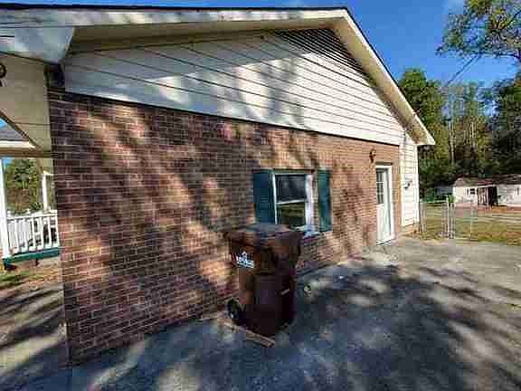 2nd image of 107 Moon Cir