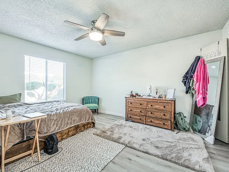 6035 N College Ave #B — Photo 30