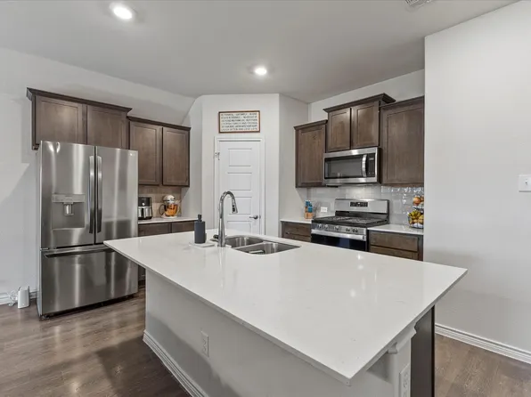 555 Royal Pine Dr, Fate, TX 75087