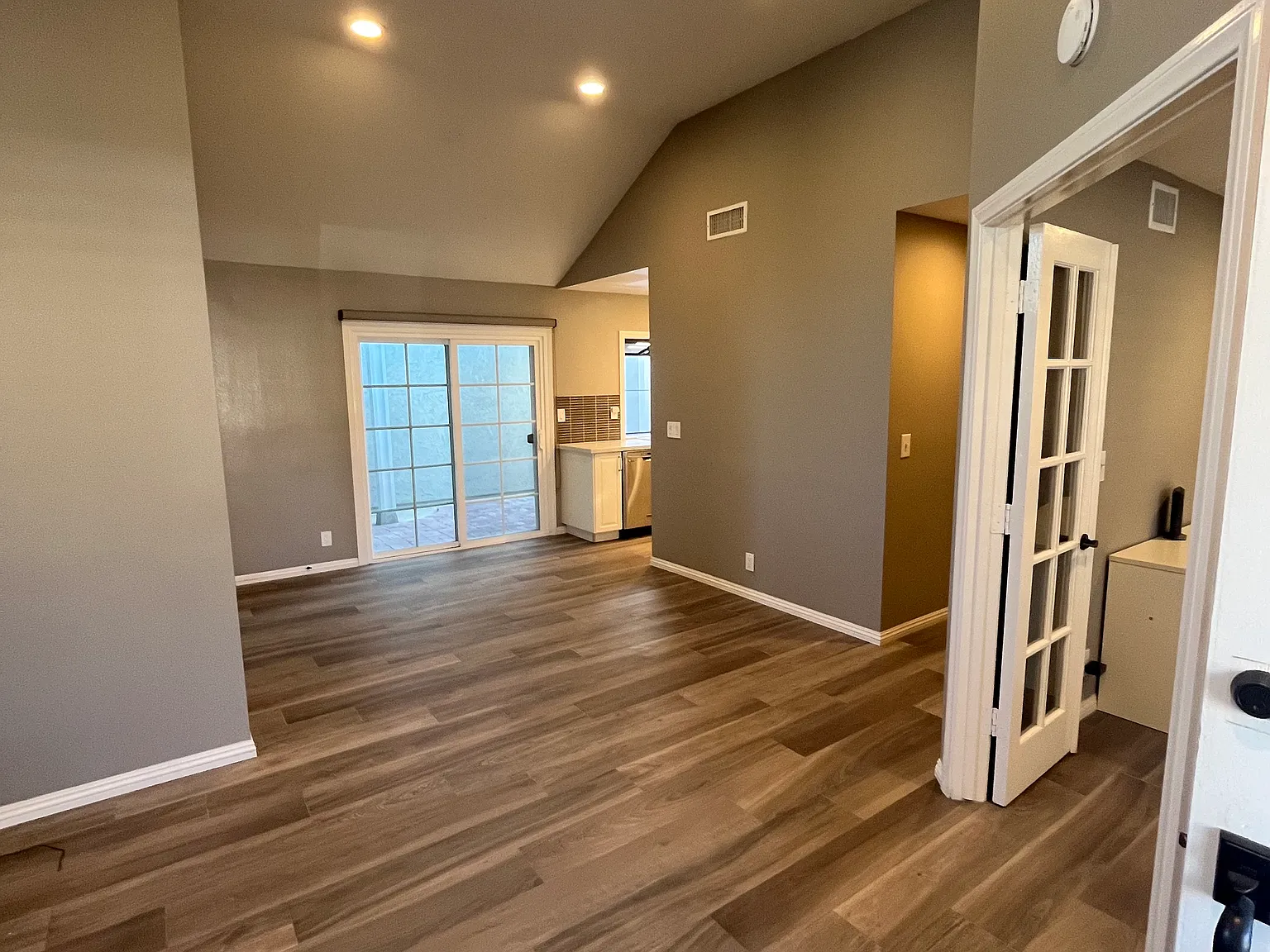 3 bed, 1156 sqft, $4,000 — Photo 3