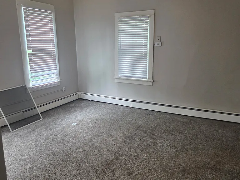 411 Barney St — Photo 6