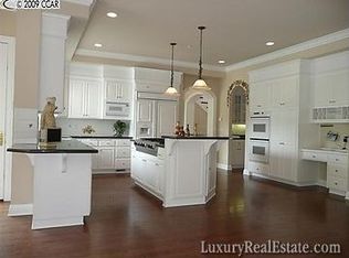 580 Pine Creek Rd, Walnut Creek, CA 94598