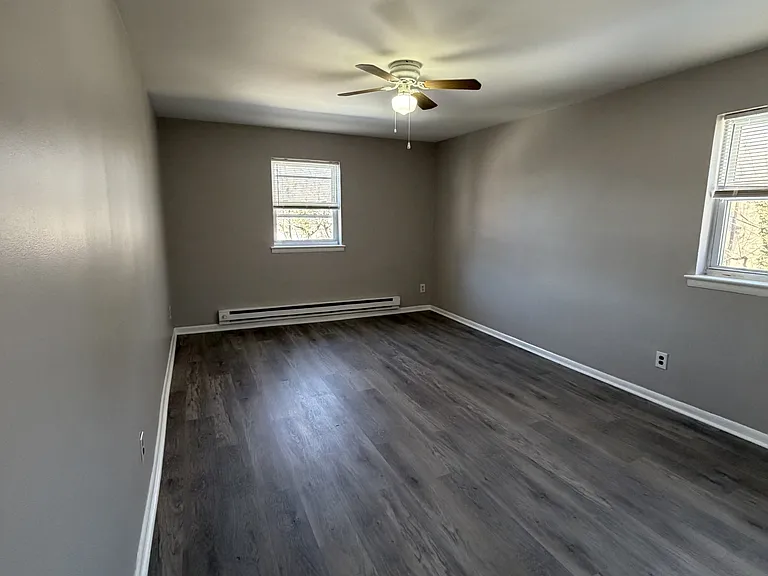 105 Lincoln St — Photo 11