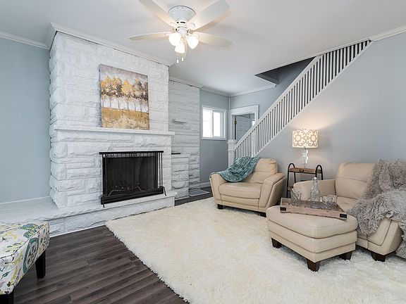4th image of 29 Willard Ave W