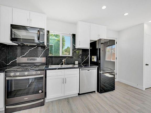 3rd image of 20335 Schoenborn St