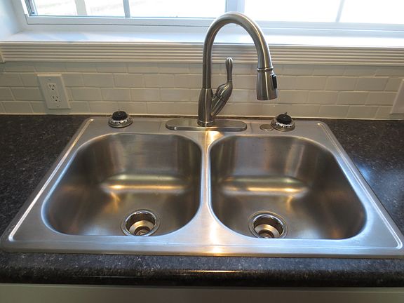2nd image of 4803 Parkland Dr