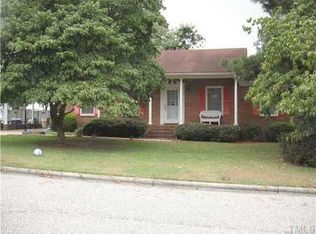 104 Murchison Dr, Dunn, NC 28334
