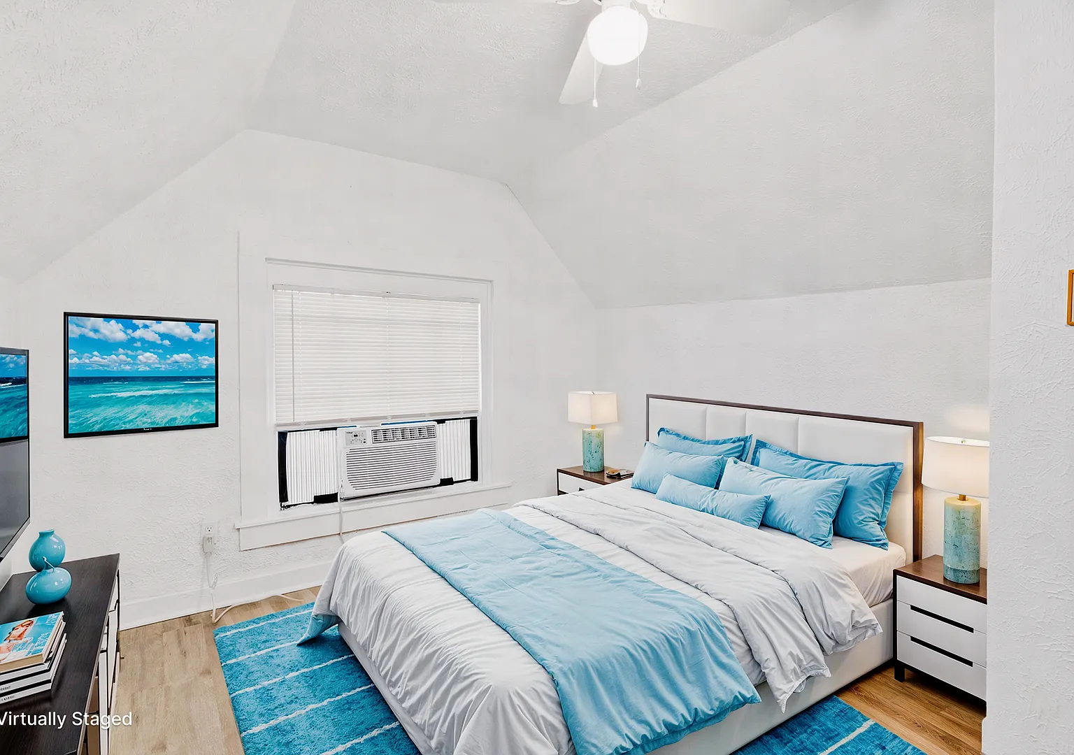 Cozy Renovated 3-Bedroom Duplex Apartment in Sherman — Photo 3