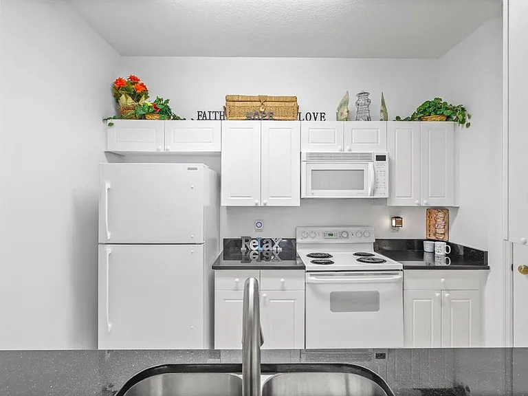 2310 Silver Palm Dr #201 — Photo 7