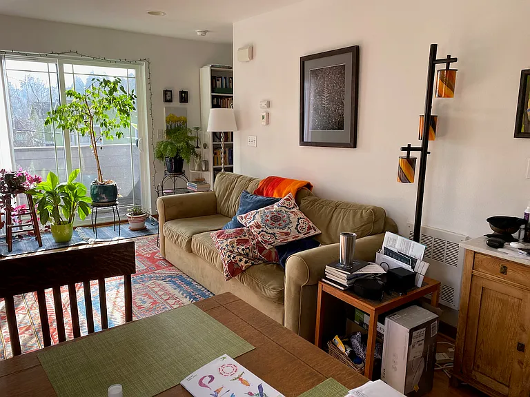309 27th Ave E #F5 — Photo 2