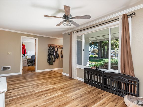 5th image of 1738 SW Robertson Drive