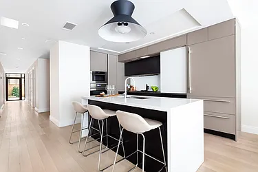 Rented by Reuveni LLC