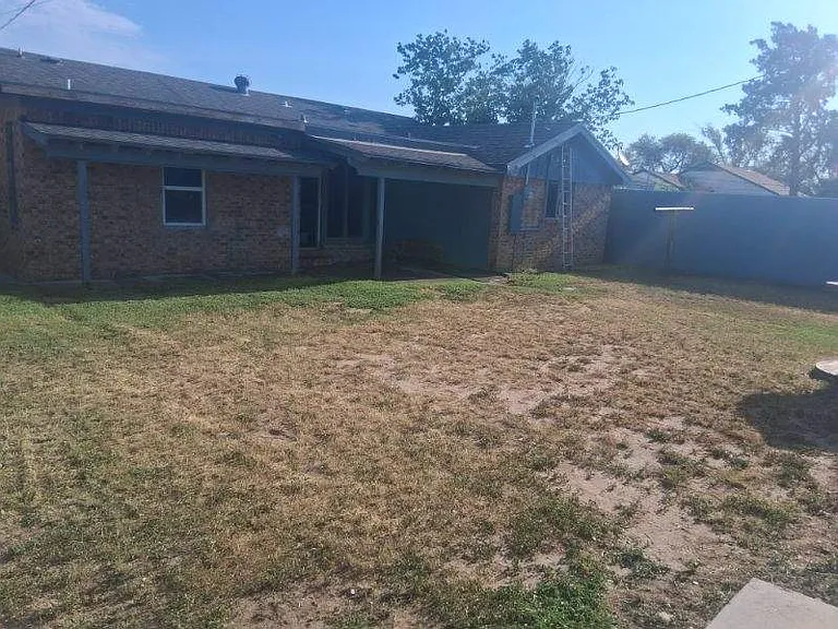 1402 Wood St — Photo 26