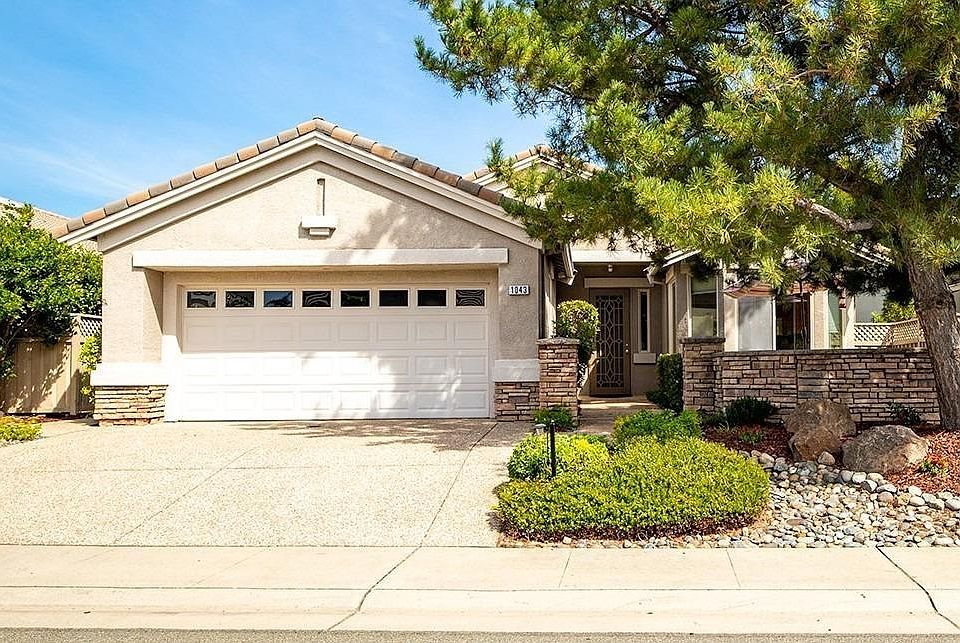 1st image of 1043 Fairway Valley Ln