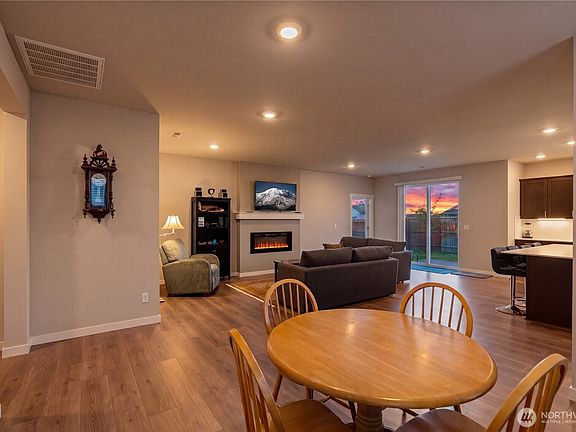 3rd image of 2411 N Leah Lane