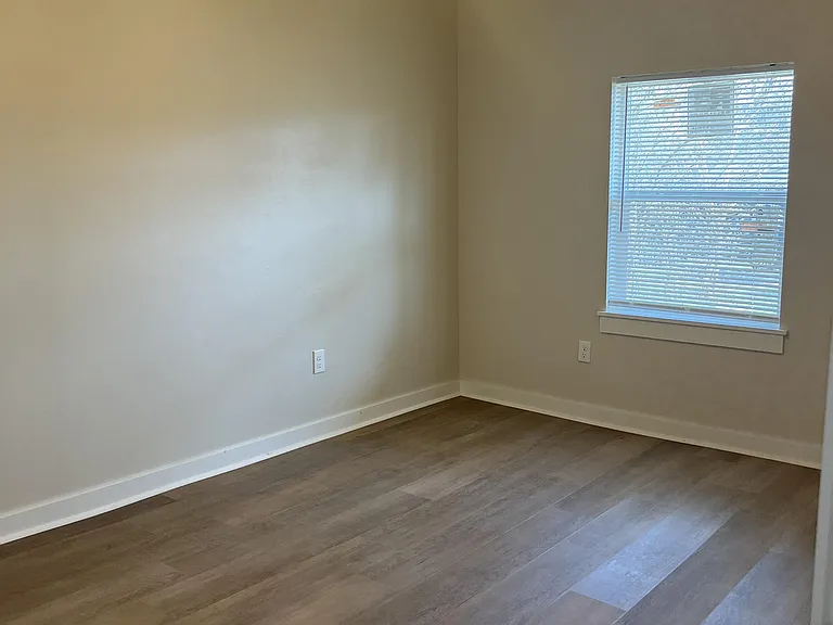 221 W Himes St — Photo 5
