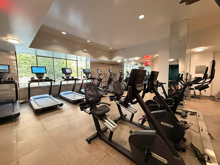 225 Rector Pl #12K — Photo 16