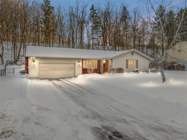 119 Crabapple Ln, Syracuse, NY 13219