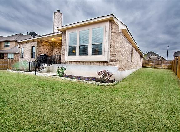 4th image of 2831 Saint Paul Rivera