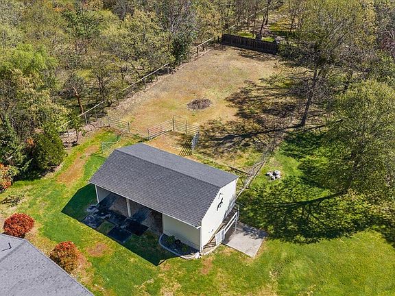 5th image of 234 Lloyd Dr