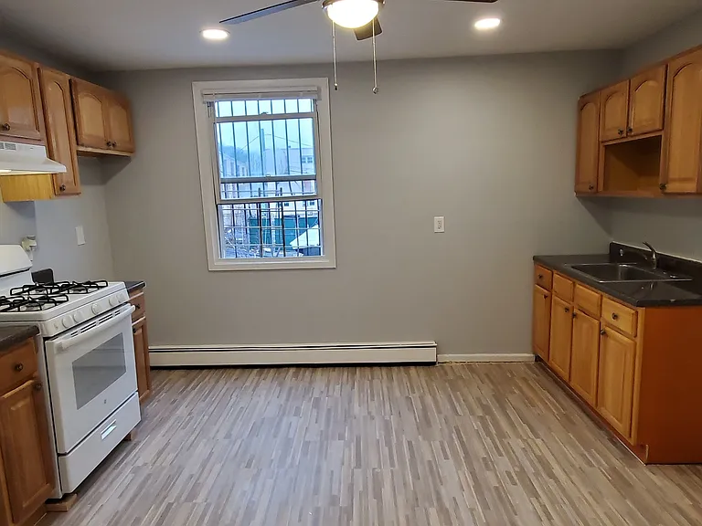 386-388 Main St #3 — Photo 1