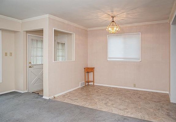 4th image of 1103 S Grove St