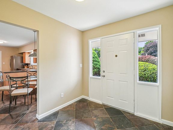 3rd image of 6883 Tamerlane Dr