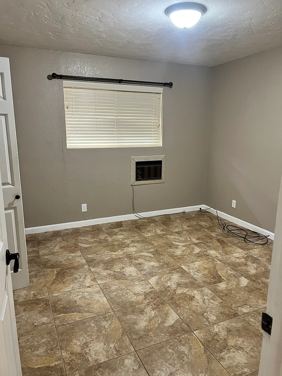 Building Photo - 2335 Desert Dr
