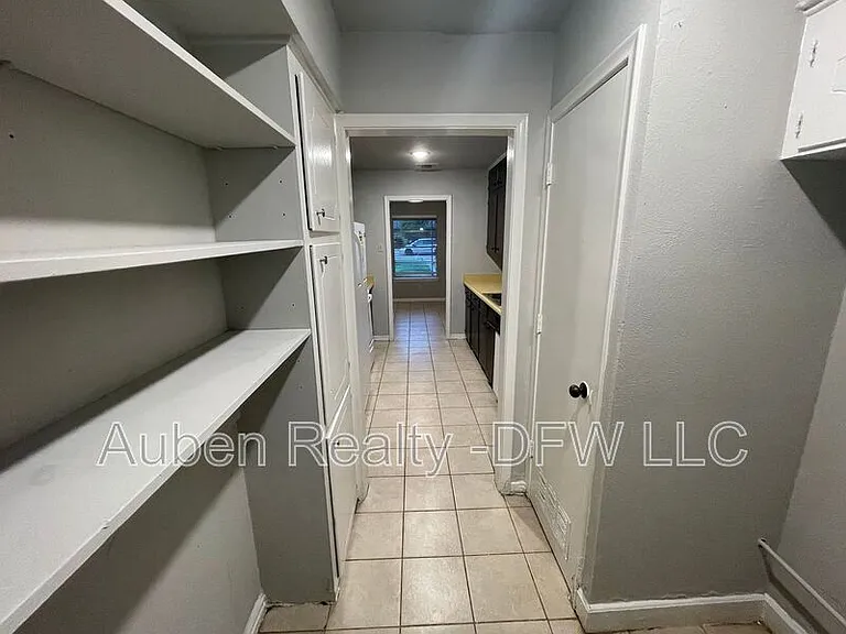 930 Lindy Ct — Photo 5