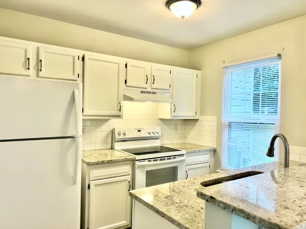 8253 Circle Tree Ln, Charlotte, NC 28277