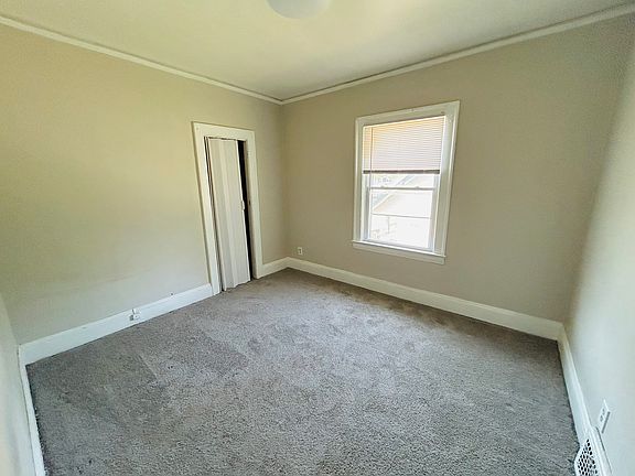 4th image of 905 E 141st St #Up