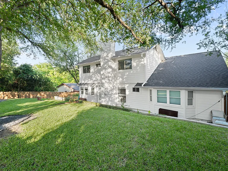 6303 Waynesburg Cv — Photo 41
