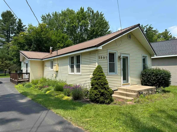 N5997 Lake Dr, Shawano, WI 54166
