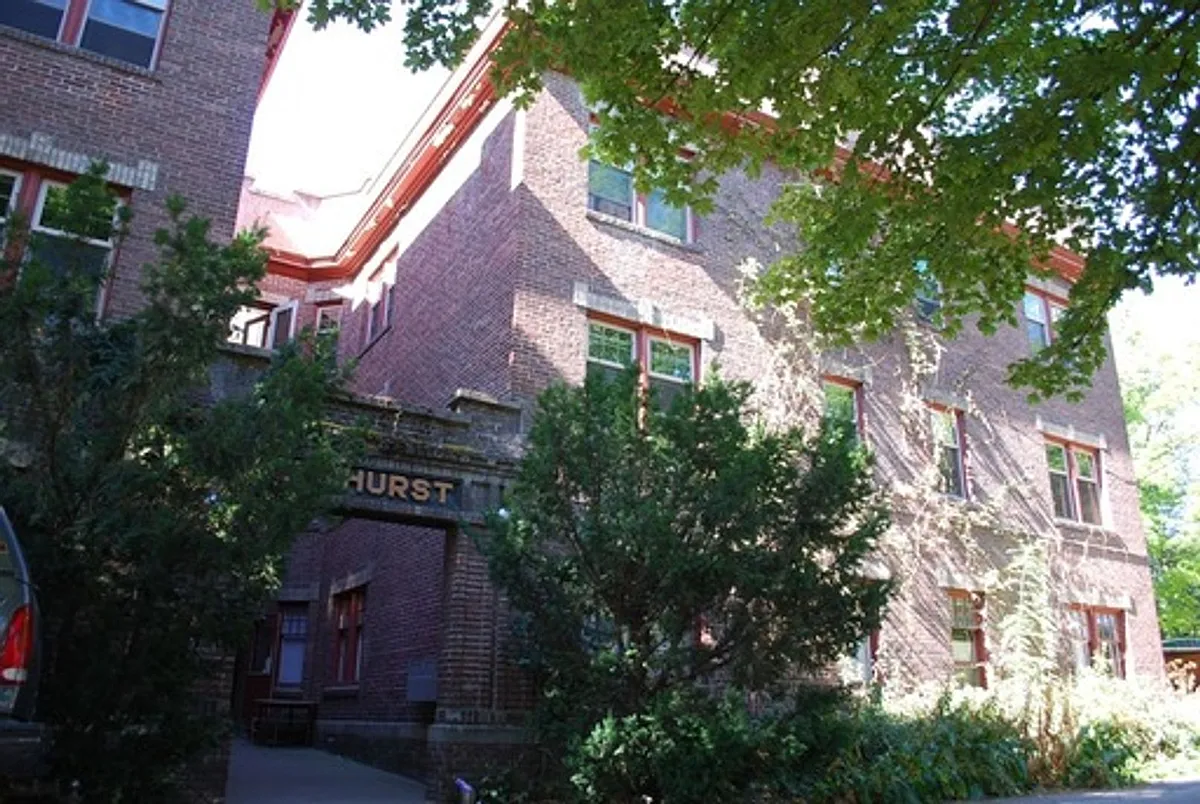 Building Photo - 405 NE Oak St