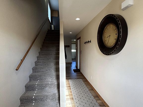 3rd image of 382 Cole Ave