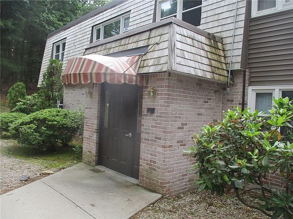 3rd image of 7 Apple Valley Pkwy APT 4